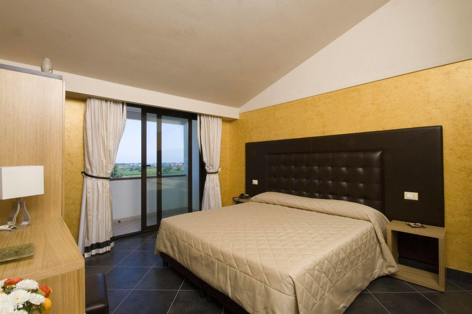 Hotel Briganti Qualiano Exterior foto